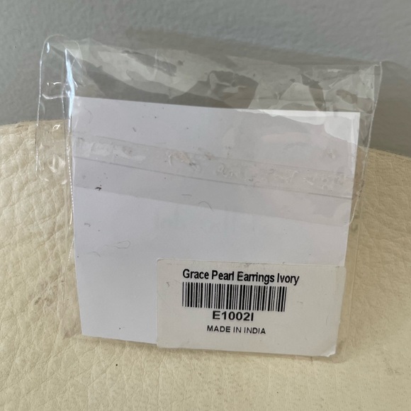 Stella & Dot - Grace Pearl Bracelet and Earrings Set - Picture 7 of 7